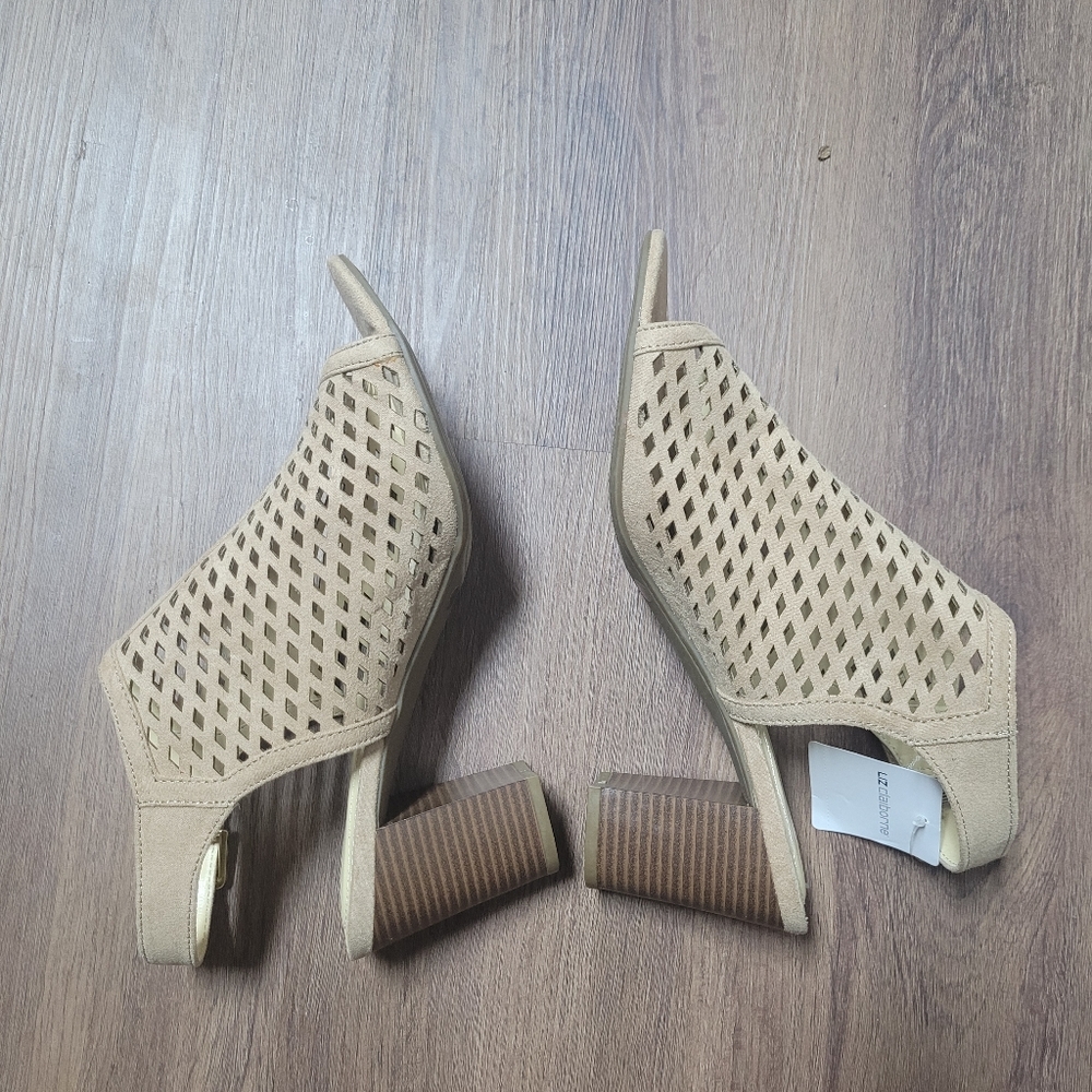 Liz Claiborne Leather top sandals,size 10M - Picture 4 of 4